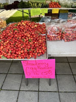 Sammamish Farmers Market by null