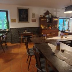 Bisonstube Bodenwald - Drinnen ist heut leer weil alle draußen sitzen