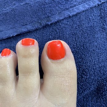 Nice Nails II - The toe nail she broke off with the grater. It looks like a fungus toe smh - Nail Salons Near Me - Franklin Park, Illinois