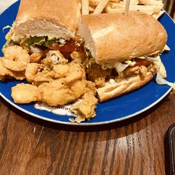 The Carriage House - Po boy yum