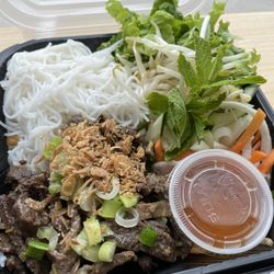 Banh Mi Cafe - Grilled Beef Vermicelli Bowl ($12.99)