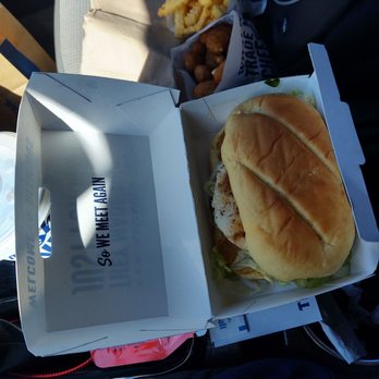 Culver's - Grilled chicken sandwich with fries and cheese curds - Fast Food Near Me - Orlando, Florida Culver's - Grilled chicken sandwich with fries and cheese curds - Fast Food Near Me - Orlando, Florida