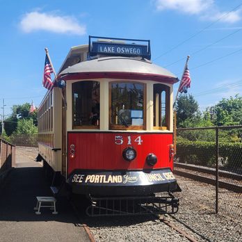 Willamette Shore Trolley - Transportation Near Me - Lake Oswego, Oregon