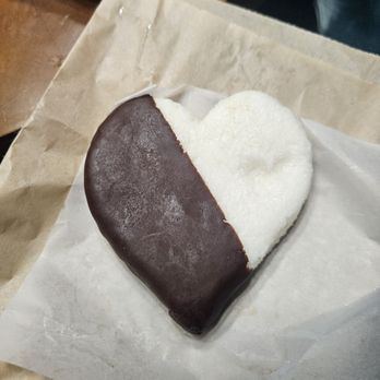 Erin McKenna's Bakery - Bakeries Near Me - Orlando, Florida Erin McKenna's Bakery - Bakeries Near Me - Orlando, Florida