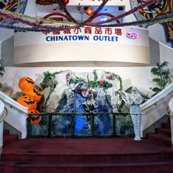 Chinatown Outlet - Halloween Decor