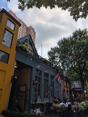 The Queen & Beaver Public House by null