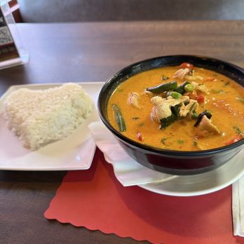 Lur Ros Thai Kitchen - Chicken Panang Curry - Thai Near Me - Vista, California Lur Ros Thai Kitchen - Chicken Panang Curry - Thai Near Me - Vista, California