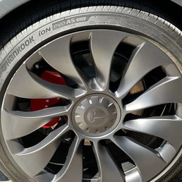 Damaged rim on 2025 Tesla