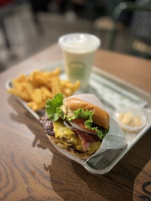 Shake Shack Baybrook by null