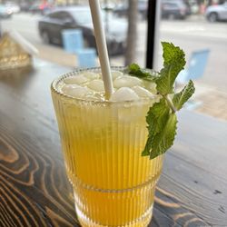 Sweet Moon - 15 oz. Mango Passionfruit Lemonade