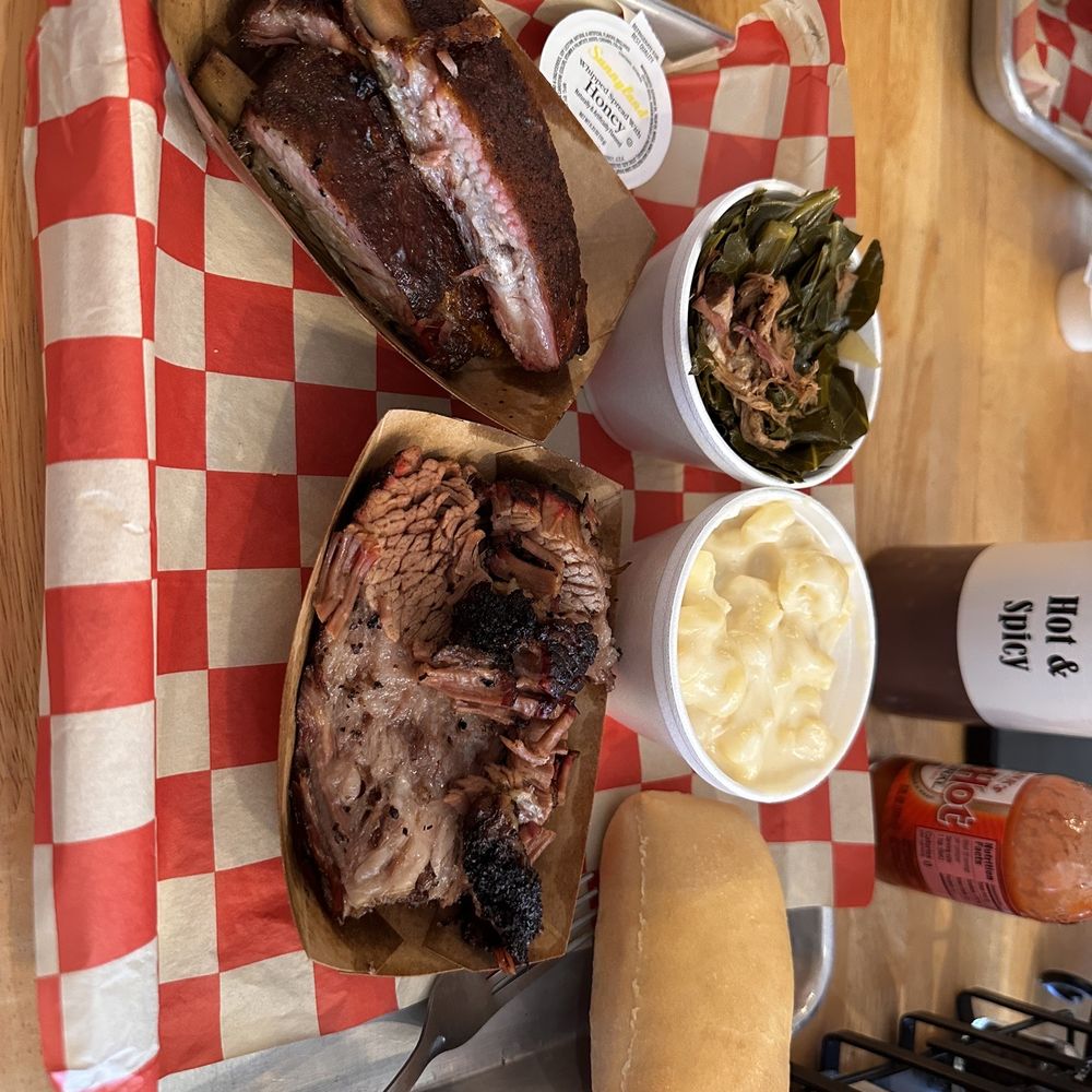 Carroll's Barbeque - Brisket player with Mac and cheese and collared greens. side of ribs. - Barbeque Near Me - Blue Ridge, Georgia