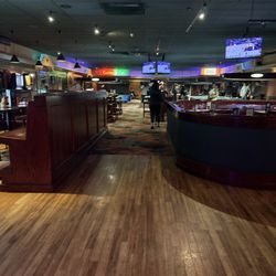 Snooker's Pool & Pub - Shooting pool and playing darts