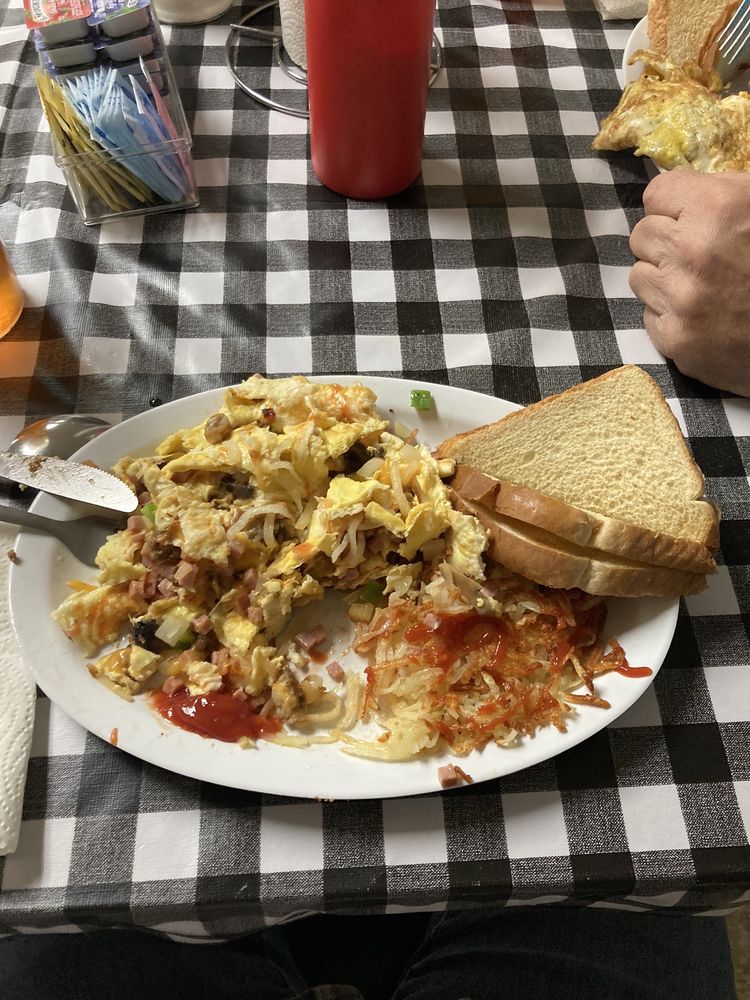 Lulu's Country Kitchen Logo