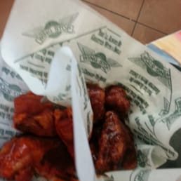 Mix and match. Boneless bbq and hot classic wings. Cool option to do.