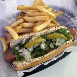 Willy's Wieners - Chicago Style Dog