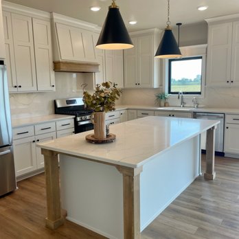 Granite Stoneworks - Full Height Quartz Backsplash in Calacatta Prado - Countertop Installation Near Me - De Pere, Wisconsin