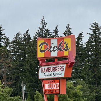 Dick's Drive-In - Outside Sign - Fast Food Near Me - Kent, Washington