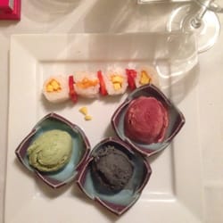 Loui Sushi Bar - Le dessert "varié": sorbet aux sésame etc. + makis aux fruits.