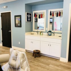My Smile Orthodontics - Happy bright clean colors.