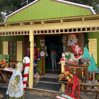 Renninger's Antique Center - Christmas Store - Antiques Near Me - Mount Dora, Florida