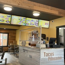 Tacos Pihuamo - Inside at the counter