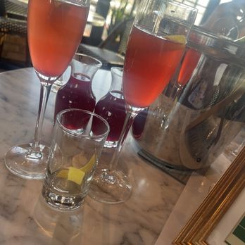 Puttery - This place is so beautiful and a vibe! Tyler the bar manager was phenomenal! 10/10 :) just go! Lol - New American Near Me - Charlotte, North Carolina