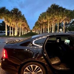 Shuttle D'Luxe - 3 passenger sedan. Lincoln continental or similar.