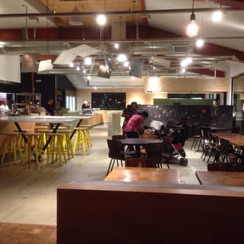 Pitfire Pizza - Open space seating area - Pizza Near Me - Pasadena, California
