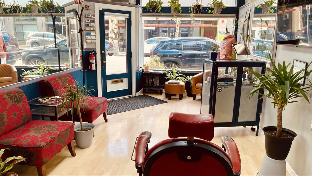 The Lounging Barber Logo