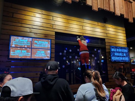 Dueling Axes Las Vegas | Axe Throwing Bar by null