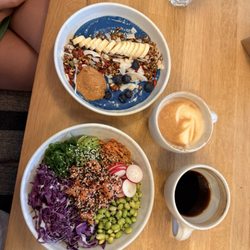 42Raw - Salmon poke bowl, blue bowl, Americano, cappuccino