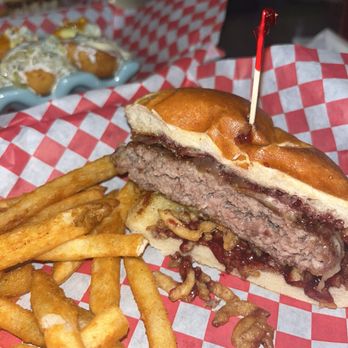 Misty Mountain Hops - Blackberry Smoke Burger - Bars Near Me - Blue Ridge, Georgia