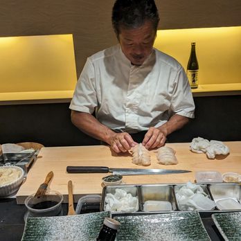 TORO - Chef Aki prepping our sushi in front of us - Sushi Bars Near Me - Honolulu, Hawaii