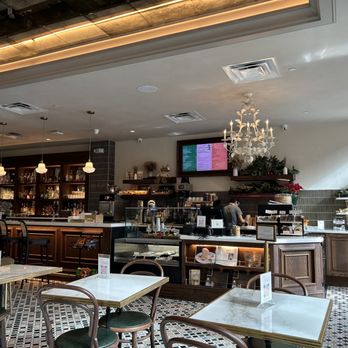 Benne’s - Inside - Desserts Near Me - Charleston, South Carolina