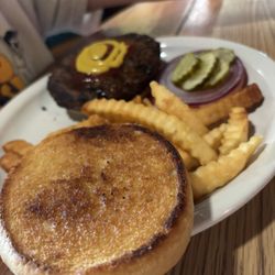 Jake's Place Bar & Grill - Burger and fire