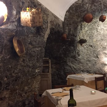 Da Vincenzo - Inside with the stone showing - Italian Near Me - Positano, SA Da Vincenzo - Inside with the stone showing - Italian Near Me - Positano, SA