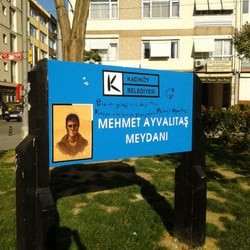 Mehmet Ayvalıtaş Meydanı - Portre dünyaca ünlü çizerimiz Melike Acar'a ait.