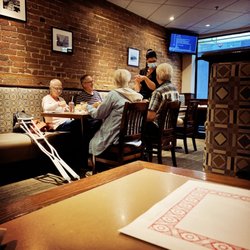 Bravo Pizzeria - Older crowd