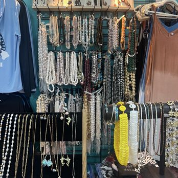 Maui Designs - Women's Clothing Near Me - Wailuku, Hawaii Maui Designs - Women's Clothing Near Me - Wailuku, Hawaii
