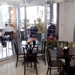 Pankeka's Caff - Curti a iluminação e as mesas.