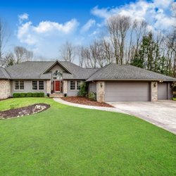 Suzanne Sloan, Five Star Real Estate Leaders - Listed/Sold - Stunning home in beautiful Hidden Lake neighborhood in Richland