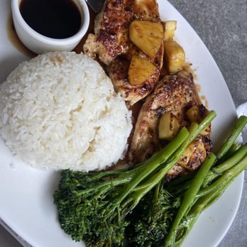 Yard House - Maui Pineapple Chicken - Bars Near Me - Raleigh, North Carolina Yard House - Maui Pineapple Chicken - Bars Near Me - Raleigh, North Carolina