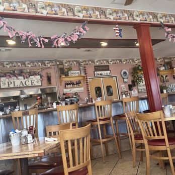 The Red Hen Cafe - Breakfast & Brunch Near Me - Helendale, California