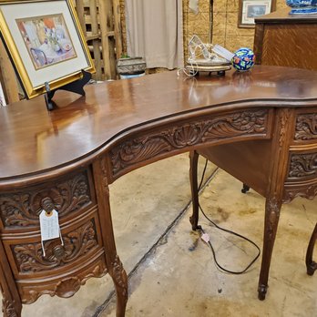 A Moment In Time - Booth 337, Suzu's Attic at A Moment In Time - Antiques Near Me - Memphis, Tennessee