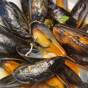 Greenhouse Kitchen + Bar - Steamed Mussels - Cocktail Bars Near Me - Vienna, Virginia