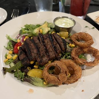 Trio’s Bar and Grill - Flat iron steak salad - American Near Me - Alexandria, Louisiana