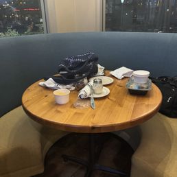 Part of decent service is to remove empty plates, silverware and garbage.