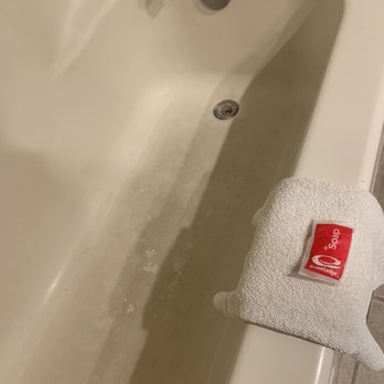 Econo Lodge - Bathroom - Hotels Near Me - Darien, Georgia Econo Lodge - Bathroom - Hotels Near Me - Darien, Georgia