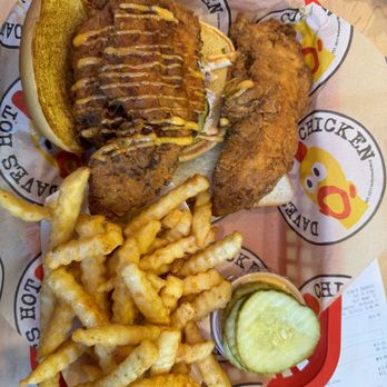 Dave's Hot Chicken - Number Dave's #3 1 Tender & 1 Slider w/ Fries - Sandwiches Near Me - Salem, Oregon
