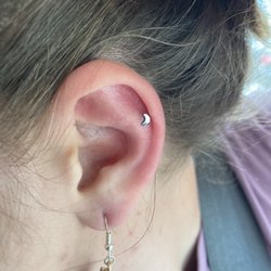 Glimpse Piercing Boutique - Helix piercing